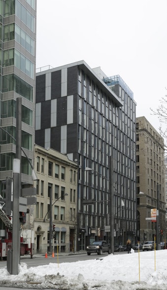 Primary Photo Of 443-455 Av Viger O, Montréal Office For Lease