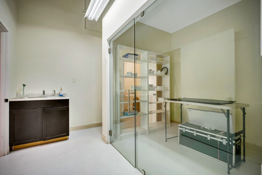 More Photos Of 11915 Inglewood Ave, Hawthorne Medical For Sale