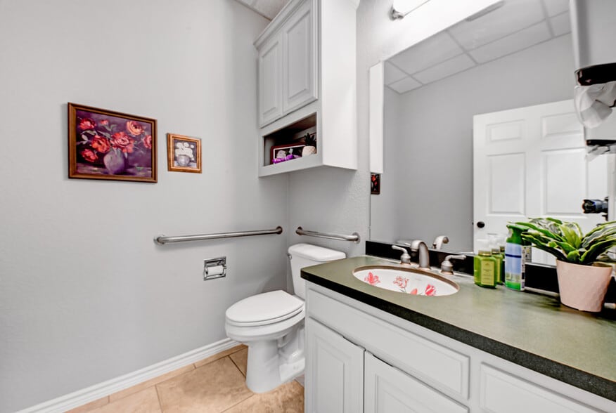 More Photos Of 1492 S Seguin Ave, New Braunfels Medical For Lease