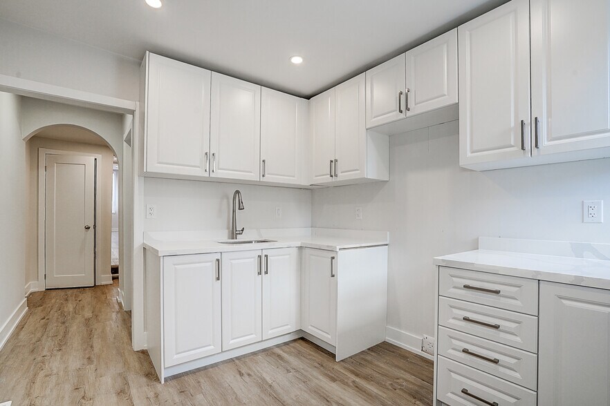 More Photos Of 349 Spadina Av, Toronto Storefront Retail Residential For Sale