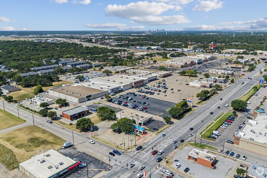 More Photos Of 1309-1323 W Pipeline Rd, Hurst General Retail For Sale