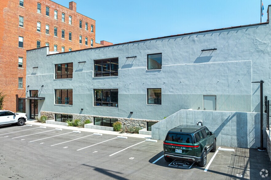 More Photos Of 14 W 3rd St, Kansas City Office For Lease