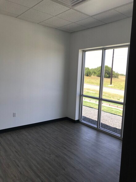 More Photos Of 121 CR 423, Spicewood Unknown For Lease