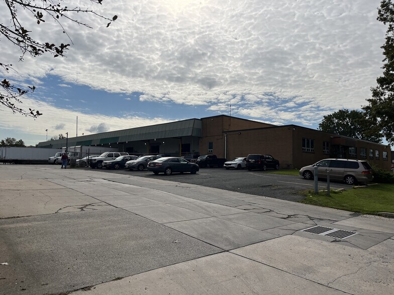 More Photos Of 160 E Essex Ave, Avenel Warehouse For Lease