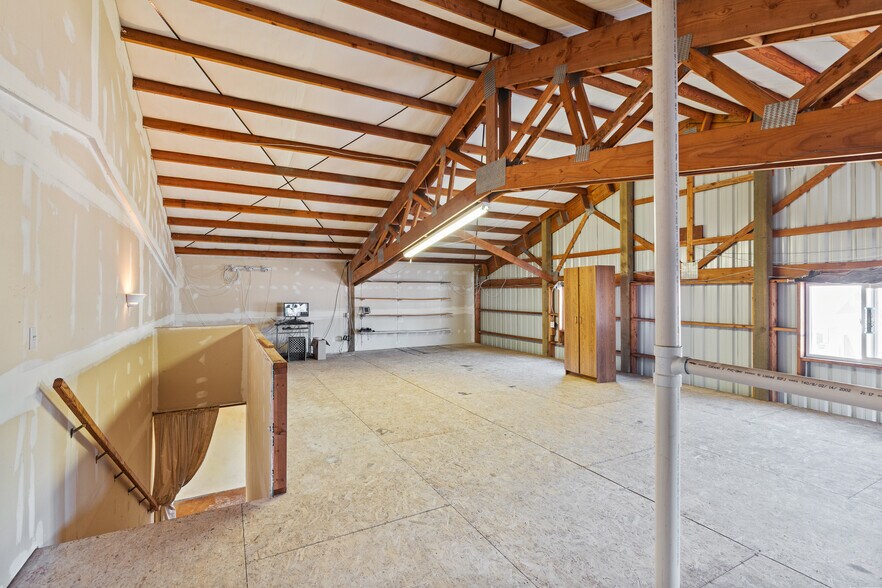 More Photos Of 100 N 7th St, Lakeside Showroom For Sale