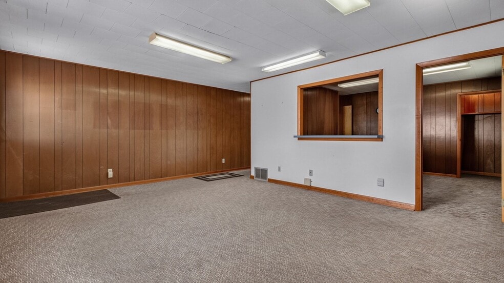 More Photos Of 113 S Main St, Greenwood Office For Sale