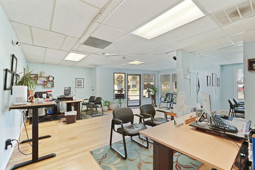 More Photos Of 304 W Harding Way, Stockton Office For Sale