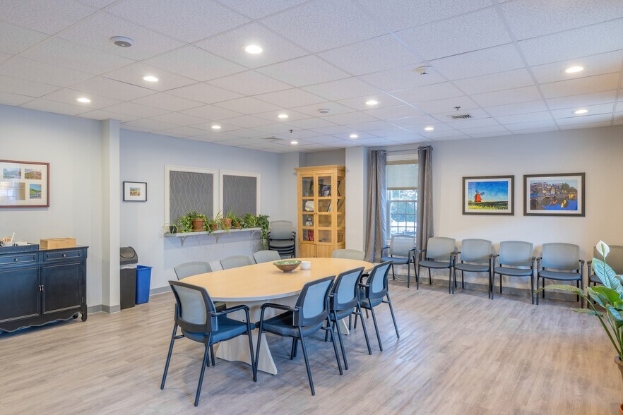 More Photos Of 400 Massasoit Ave, East Providence Medical For Lease