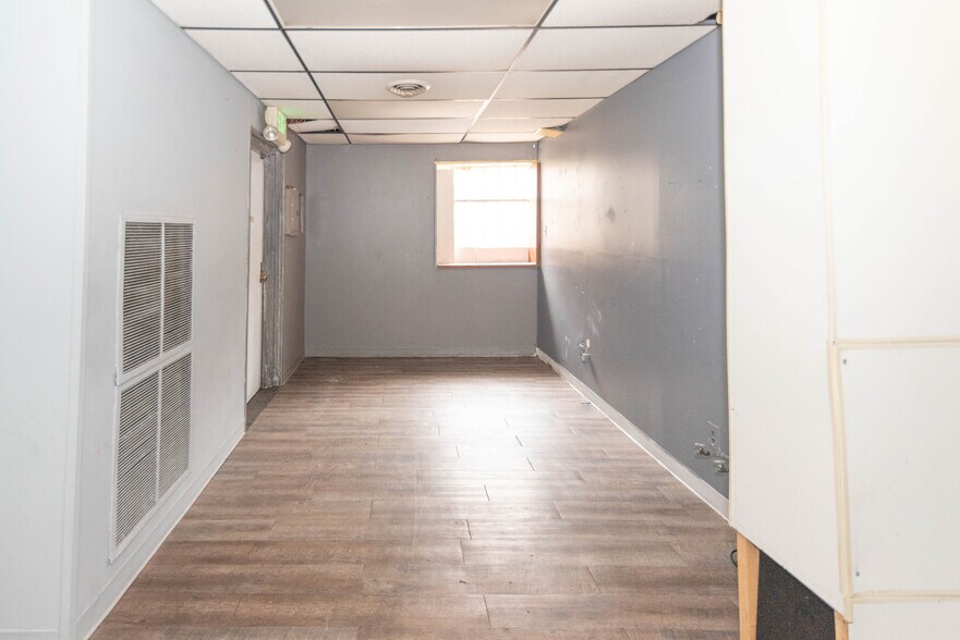 More Photos Of 5900 York Rd, Baltimore Storefront Retail Office For Sale