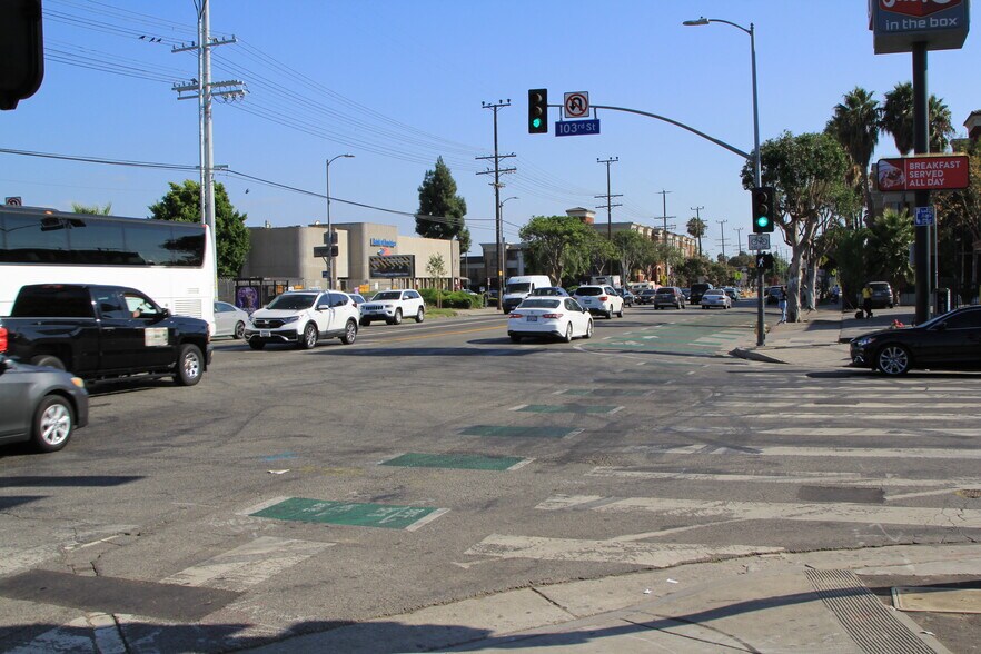 More Photos Of 10209 S Central Ave, Los Angeles Convenience Store For Sale