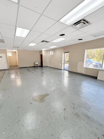 More Photos Of 703 US-30, Imperial General Retail For Lease