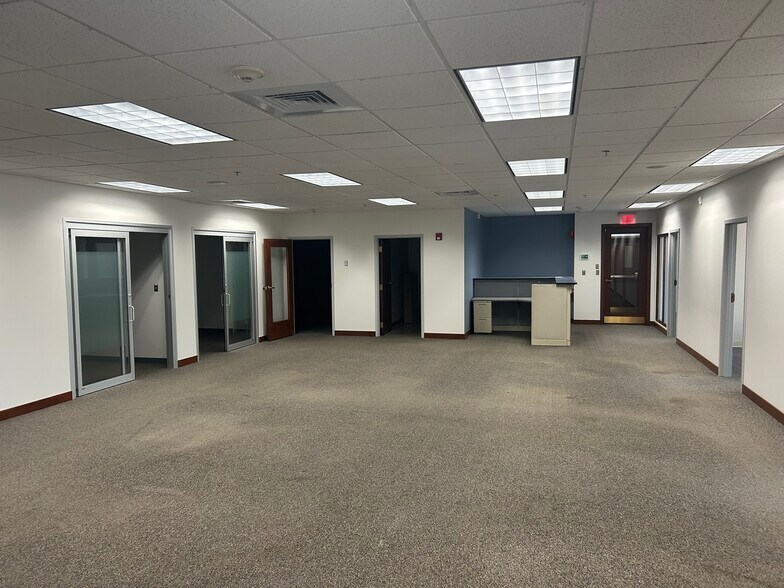 More Photos Of 935 Jefferson Blvd, Warwick Office For Sale