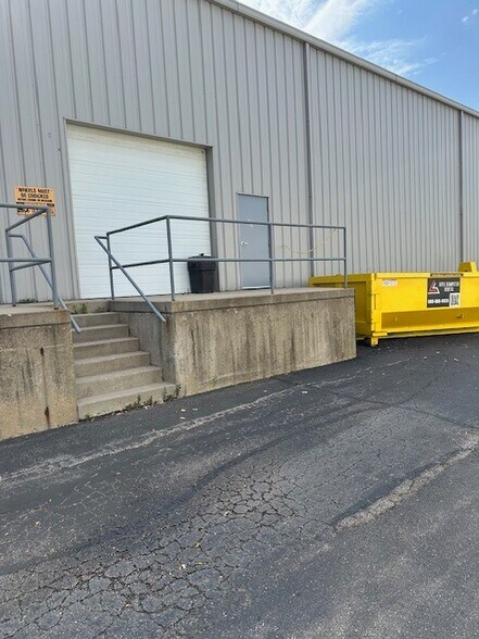 More Photos Of 4501 Triangle St, McFarland Warehouse For Lease