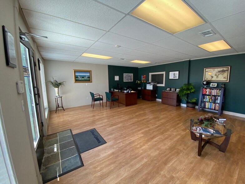 More Photos Of 805 12th St, Hempstead Office Residential For Sale