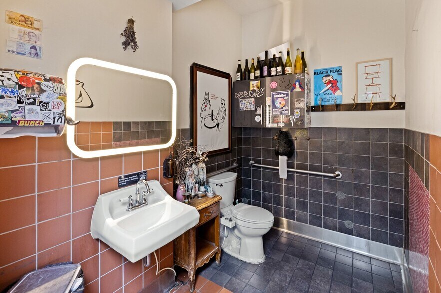 More Photos Of 4935 Shattuck Ave, Oakland Freestanding For Sale