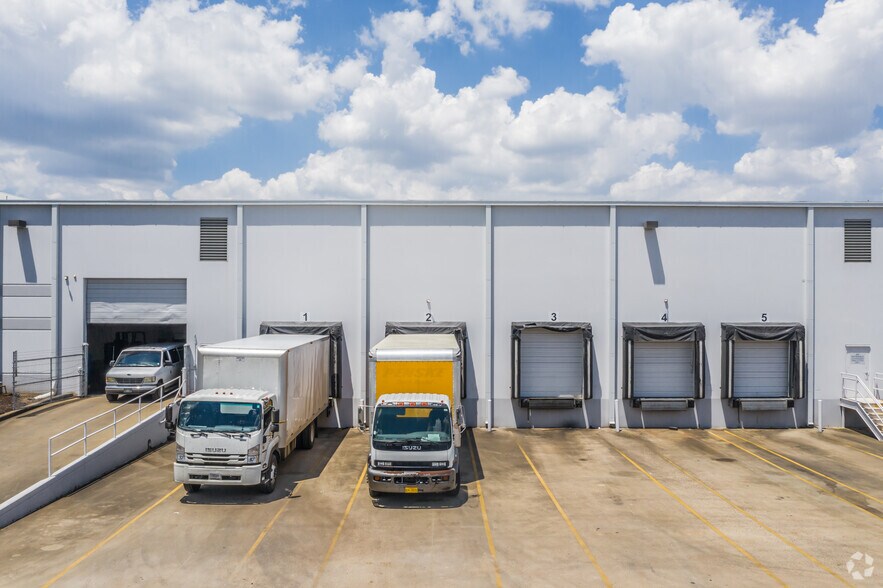 More Photos Of 5950 Freeport Ave, Memphis Distribution For Lease