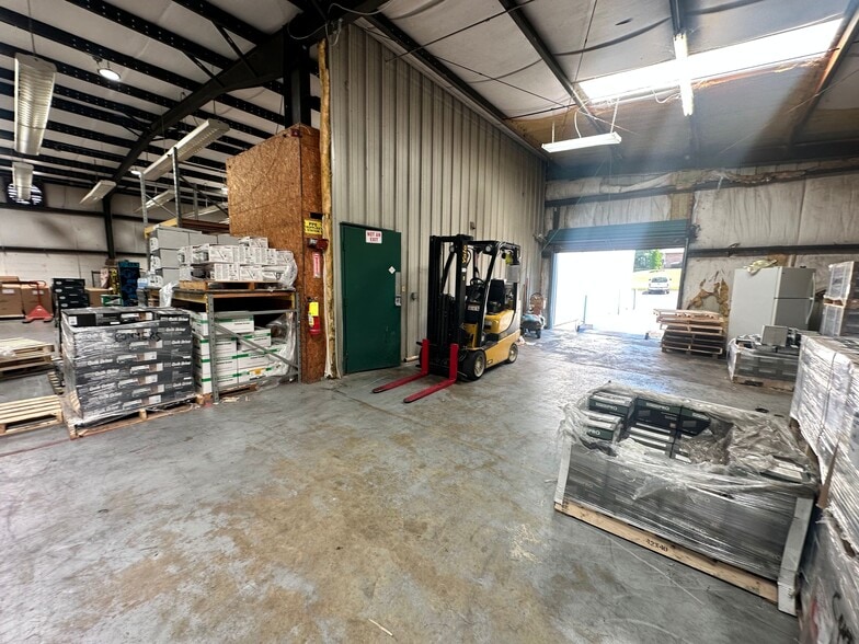 More Photos Of 306 Canton Rd, Cumming Freestanding For Lease