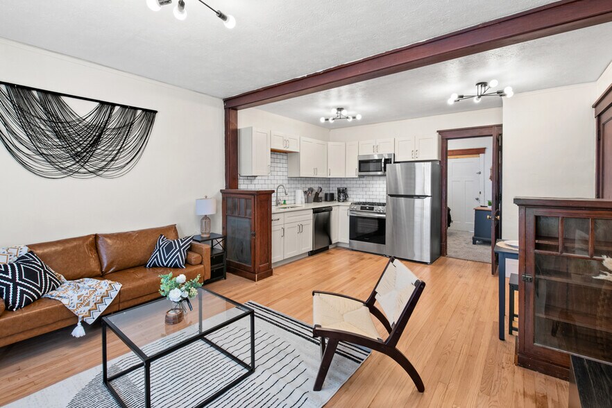 More Photos Of 120 N 6th St, Council Bluffs Apartments For Sale