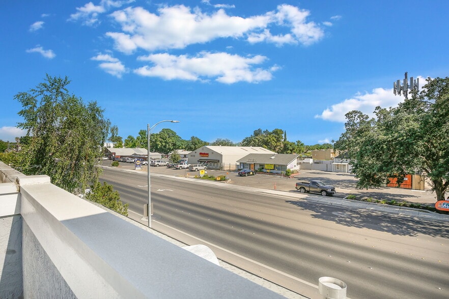 More Photos Of 250 W Main St, Woodland Office For Lease