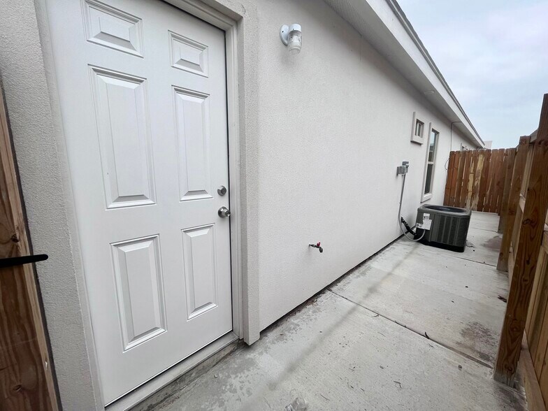 More Photos Of 1416 Petri Dr, Weslaco Apartments For Sale