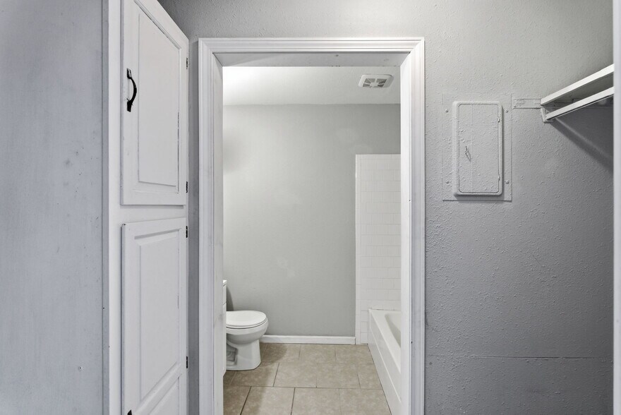 More Photos Of 925 S Main St, Wichita Apartments For Sale