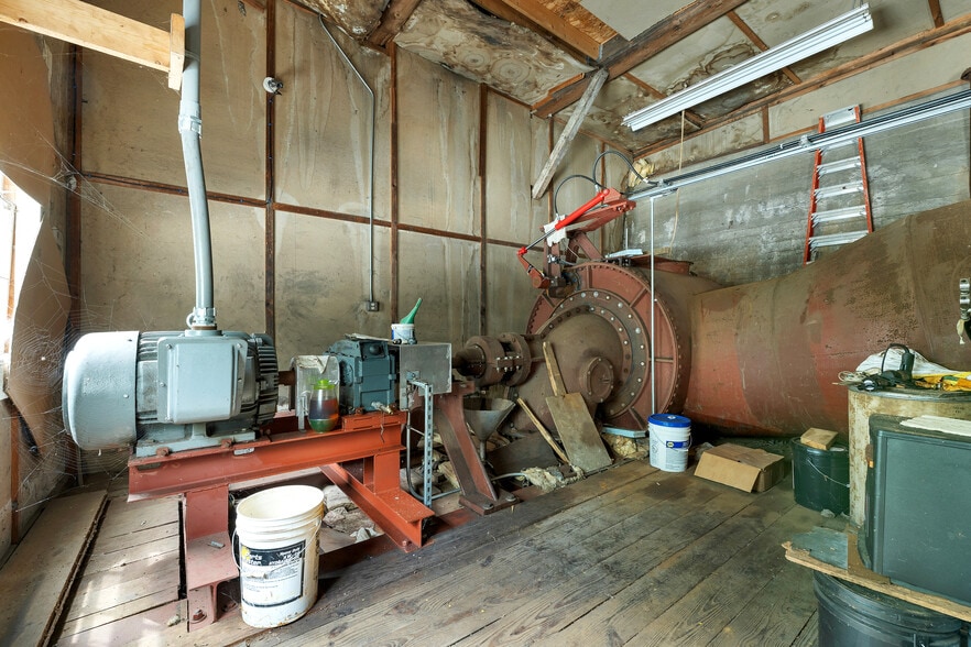 More Photos Of 22 Main St, Ashland Warehouse For Sale