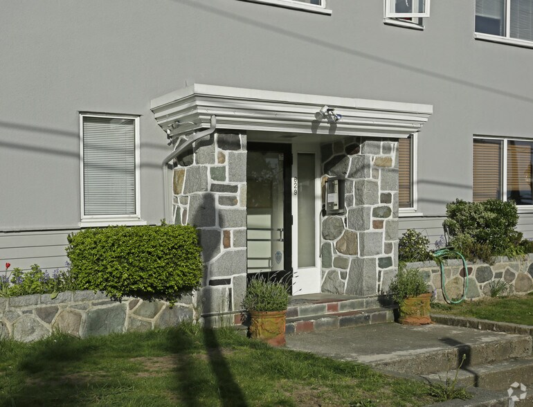 More Photos Of 629 Twelfth St, New Westminster Apartments For Sale