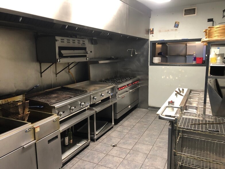 More Photos Of 1450 W Webster Ave, Chicago Restaurant For Lease