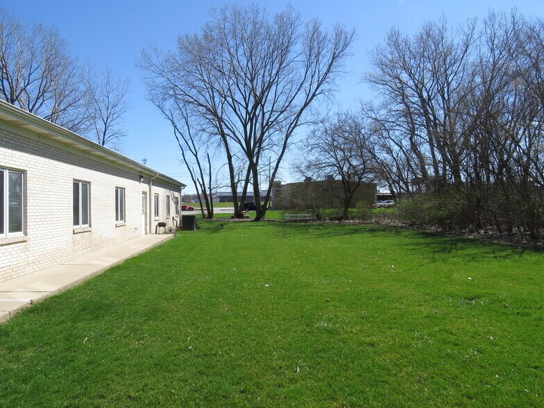 More Photos Of 8080 Utah St, Merrillville Office For Lease