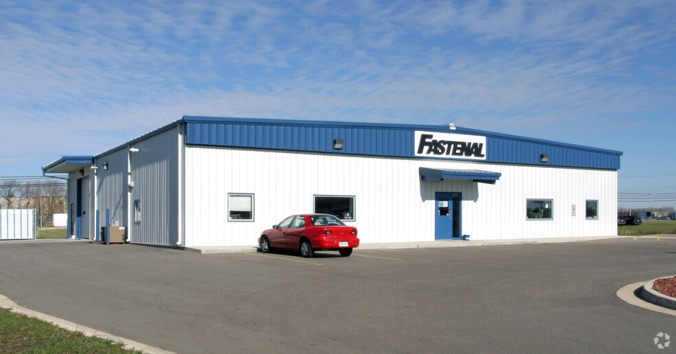 More Photos Of 1211 Hobbs Dr, Delavan Flex For Sale