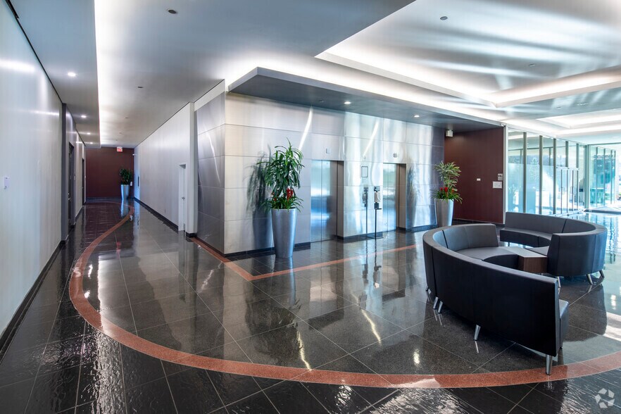 More Photos Of 100 York Blvd, Richmond Hill Office For Lease