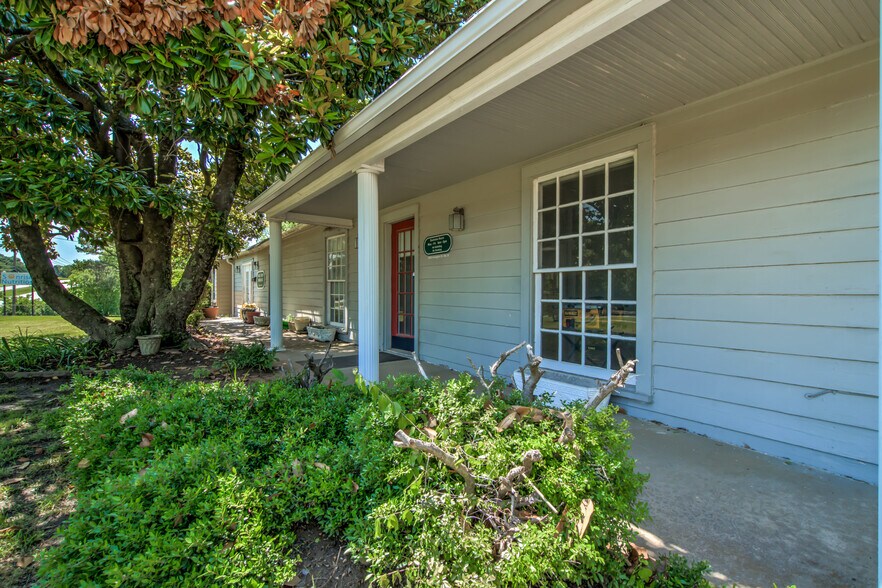 More Photos Of 2600 Arlington St, Ada Office Residential For Sale