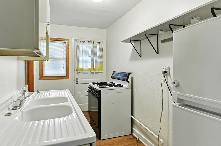 More Photos Of 817 N 48th St, Omaha Apartments For Sale