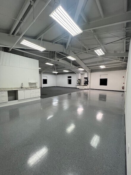 More Photos Of 1230 N US Highway 1, Ormond Beach Flex For Lease