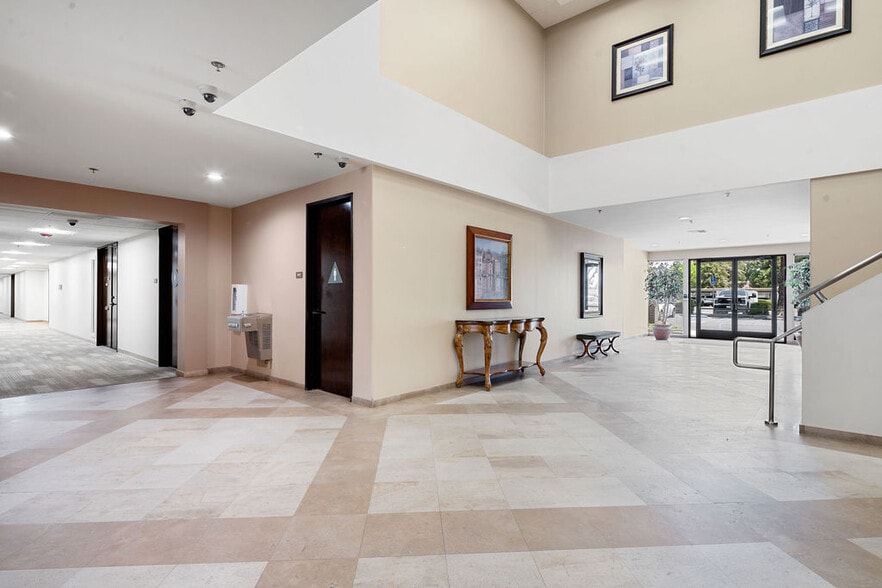 More Photos Of 200 New Stine Rd, Bakersfield Office For Sale