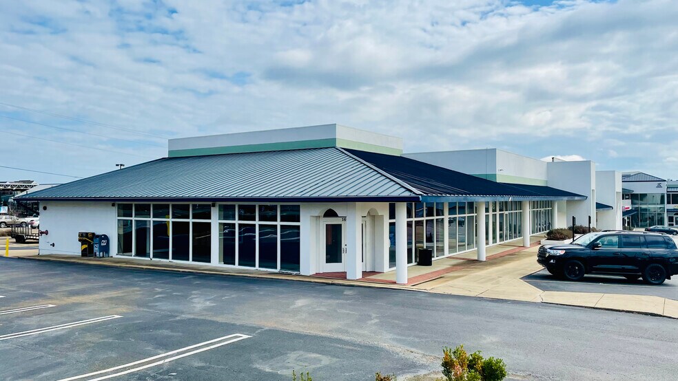More Photos Of 900 E County Line Rd, Ridgeland Unknown For Lease