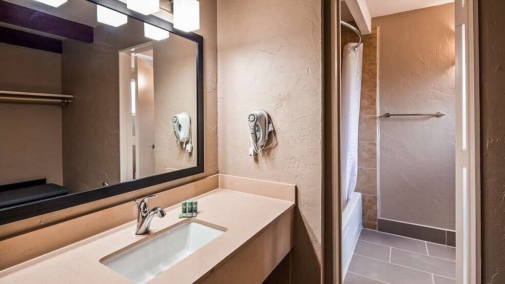 More Photos Of 1765 S Main St, Las Cruces Hotel For Sale