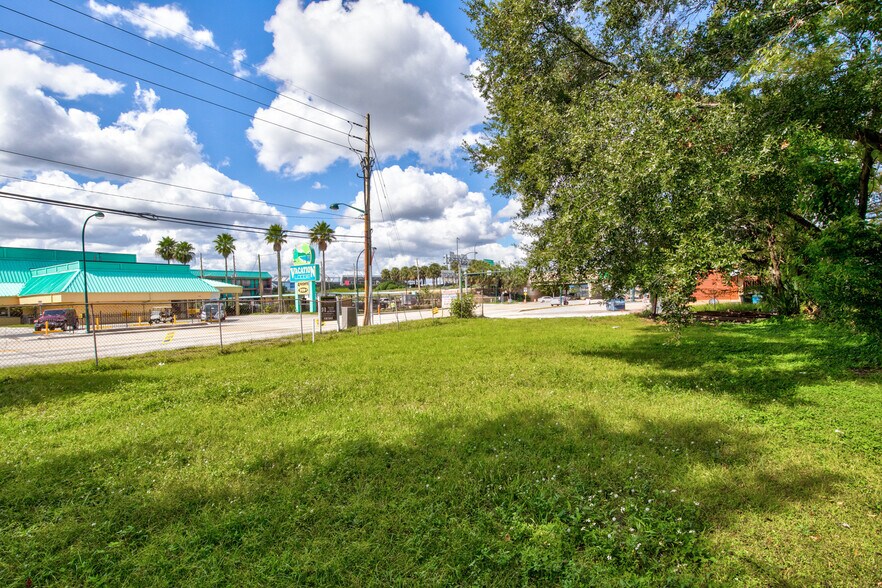 More Photos Of 707 S Orange Blossom Trl, Orlando Storefront For Sale