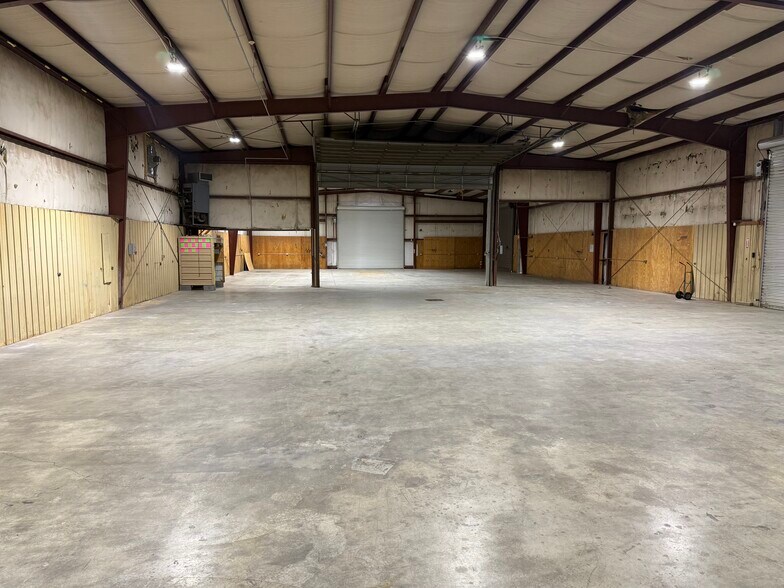 More Photos Of 1865 US 41 Hwy SW, Calhoun Industrial For Lease
