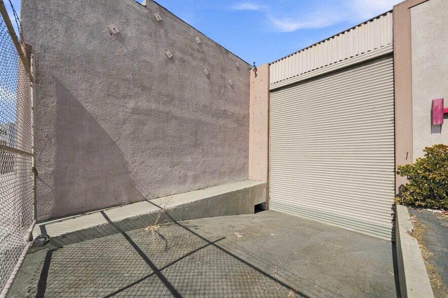 More Photos Of 777 Stanford Ave, Los Angeles Warehouse For Lease