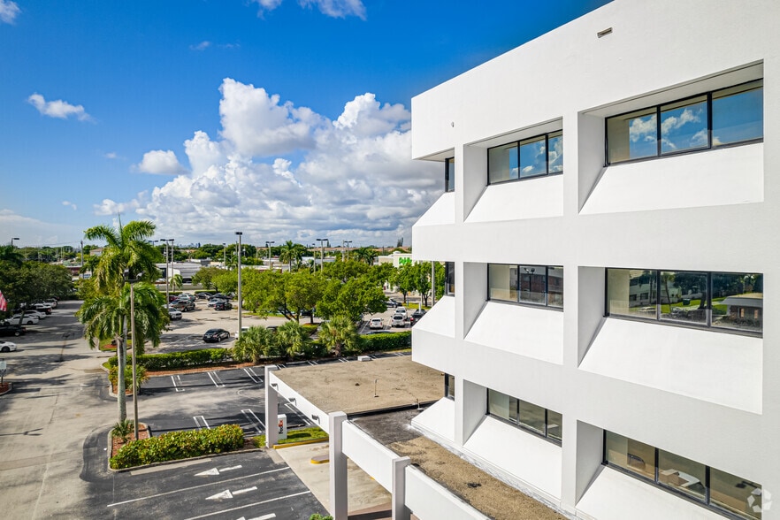 More Photos Of 351 S Cypress Rd, Pompano Beach Office For Sale
