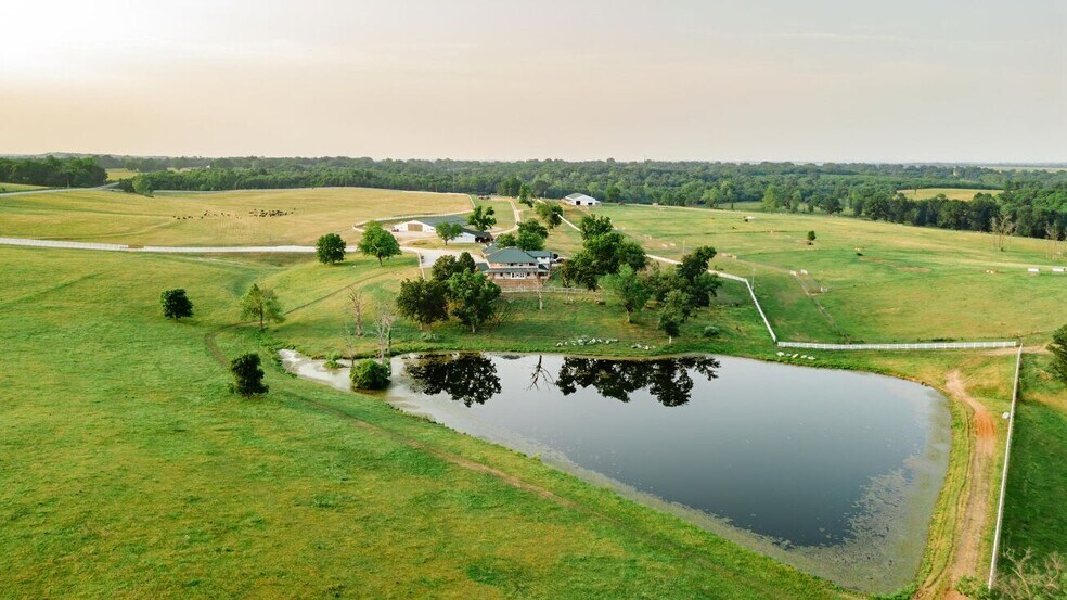 More Photos Of 352 MO-245, Dadeville Horse Stables For Sale