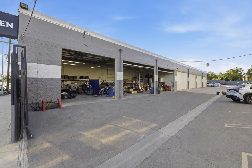 More Photos Of 11027-11031 Sherman Way, Sun Valley Auto Repair For Sale
