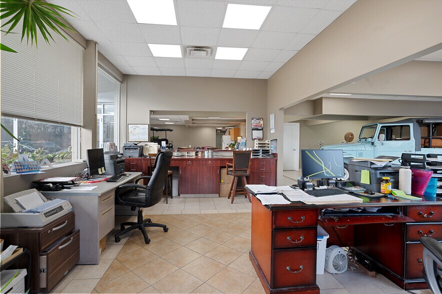 More Photos Of 2000 Columbia Ave, Franklin Freestanding For Sale