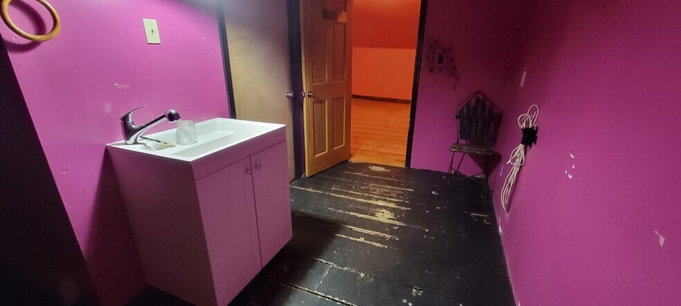 More Photos Of 325 N Main St, Liberty Flex For Lease