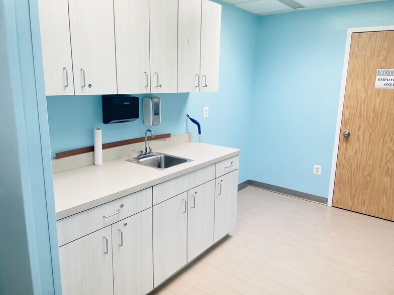 More Photos Of 1830 Town Center Dr, Reston Medical For Sale