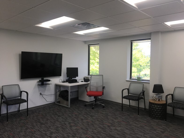 More Photos Of 15 Industrial Blvd, Paoli Medical For Lease