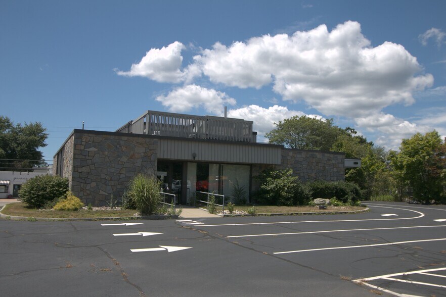 More Photos Of 43 Pennsylvania Ave, Niantic Bank For Lease