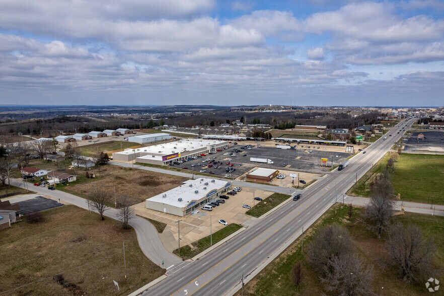 More Photos Of 1070 S Bishop Ave, Rolla Storefront For Lease