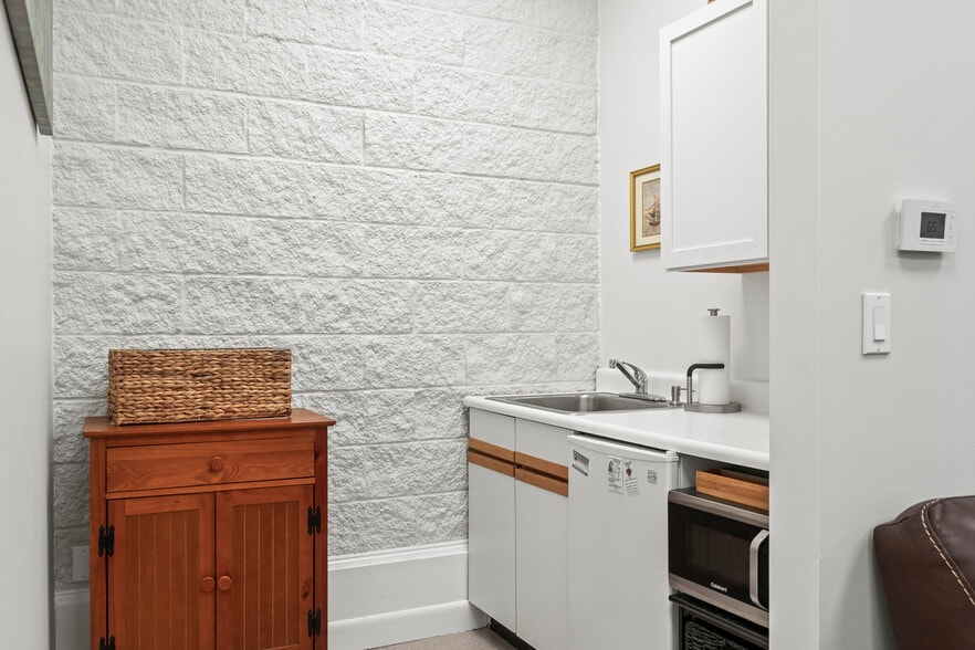 More Photos Of 395 Sabattus St, Lewiston General Retail For Sale